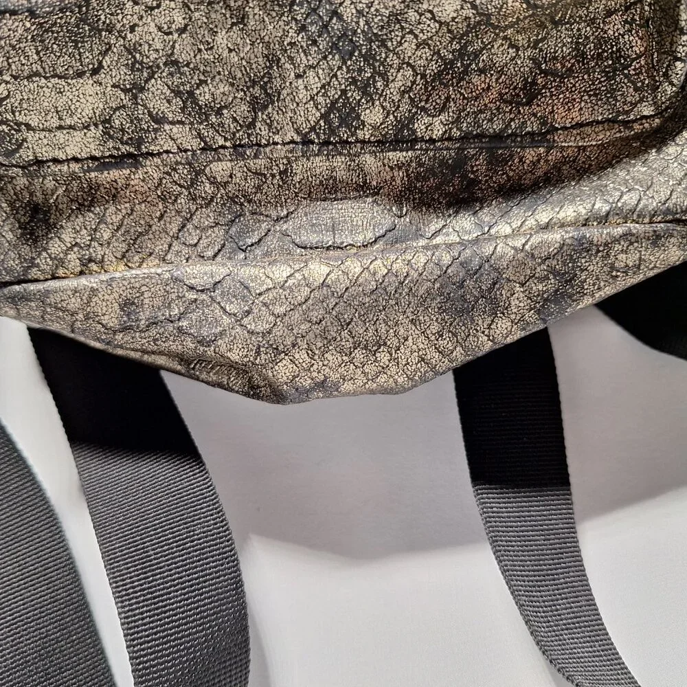 Vibedration Hydration Backpack w/o bladder -Snake/Reptile-Skin-Like - Small Used